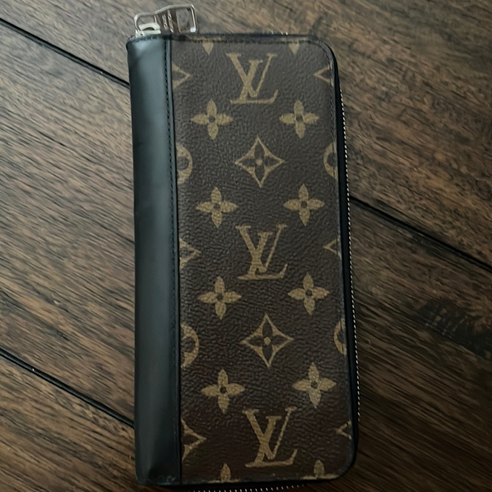 Louis Vuitton Vertical Zippy Wallet